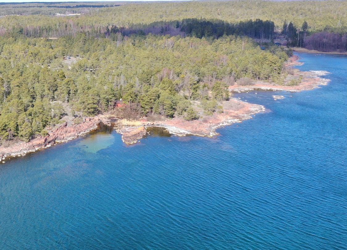 Fritidsbostad på underbart strandområde i Björnhuvud, Eckerö