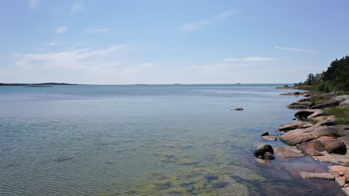Fritidsbostad på underbart strandområde i Björnhuvud, Eckerö