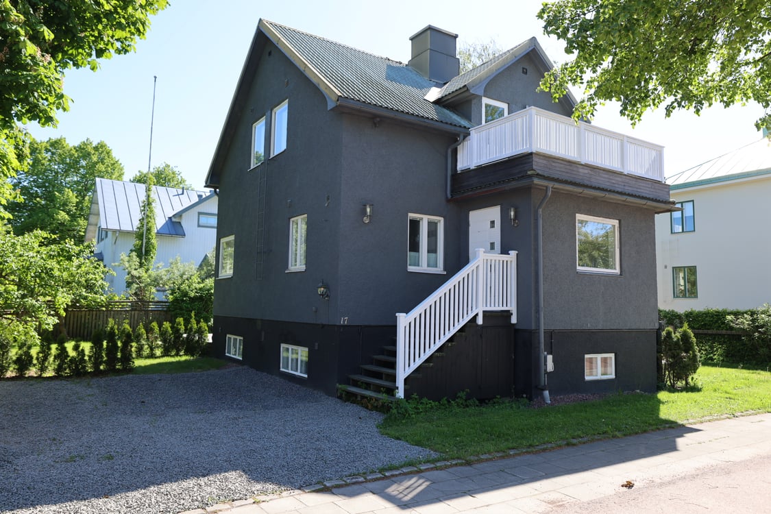 Renoverad stadsvilla med centralt och lugnt läge i Mariehamn