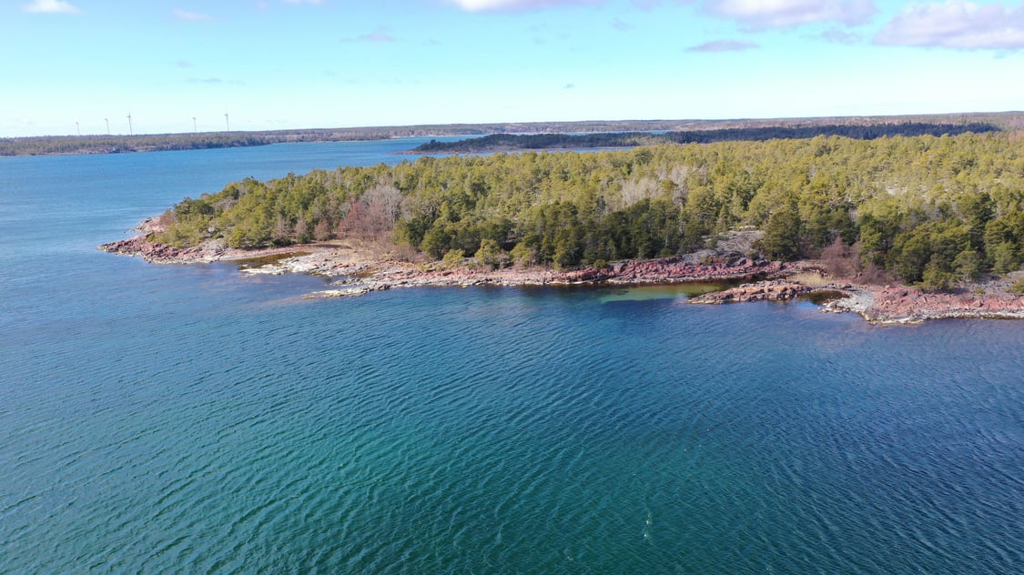 Strandområde med vackert läge och otroligt fin havsutsikt i Björnhuvud, Eckerö