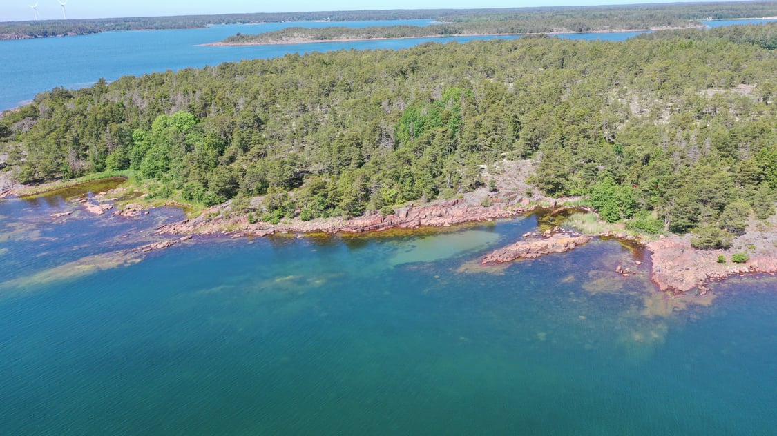 Strandområde med vackert läge och otroligt fin havsutsikt i Björnhuvud, Eckerö