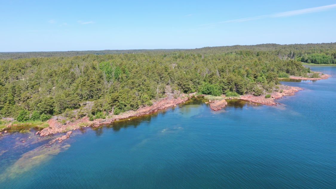 Strandområde med vackert läge och otroligt fin havsutsikt i Björnhuvud, Eckerö