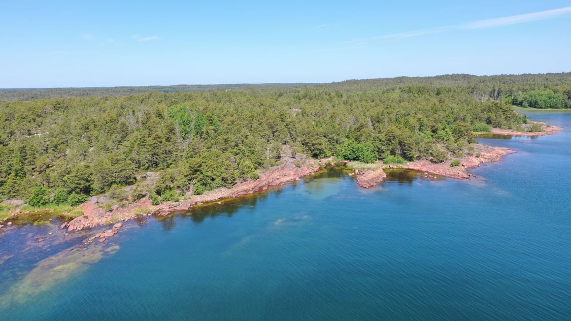 Strandområde med vackert läge och otroligt fin havsutsikt i Björnhuvud, Eckerö