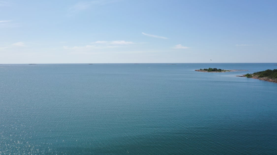 Strandområde med vackert läge och otroligt fin havsutsikt i Björnhuvud, Eckerö