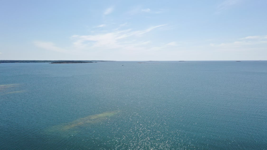 Strandområde med underbart läge och fin havsutsikt i Björnhuvud, Eckerö