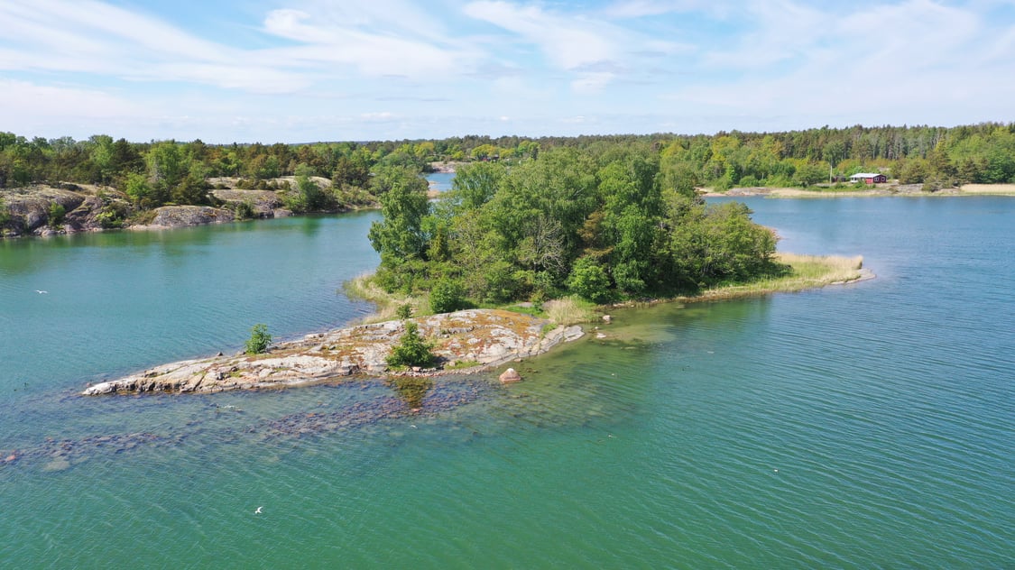 Liten holme i Västeränga, Lemland