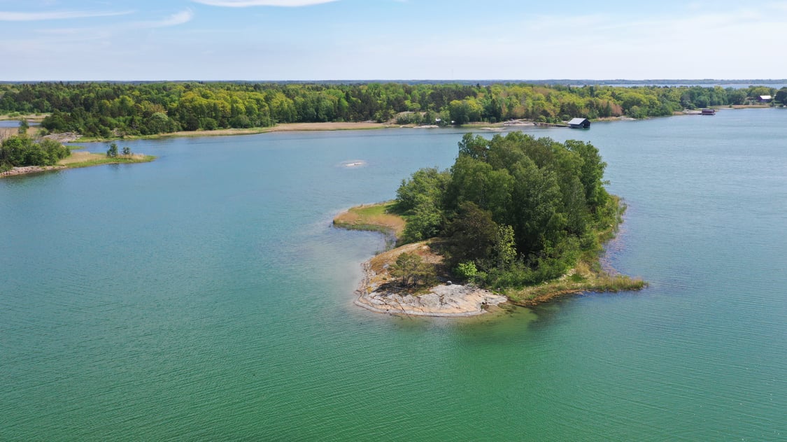 Liten holme i Västeränga, Lemland