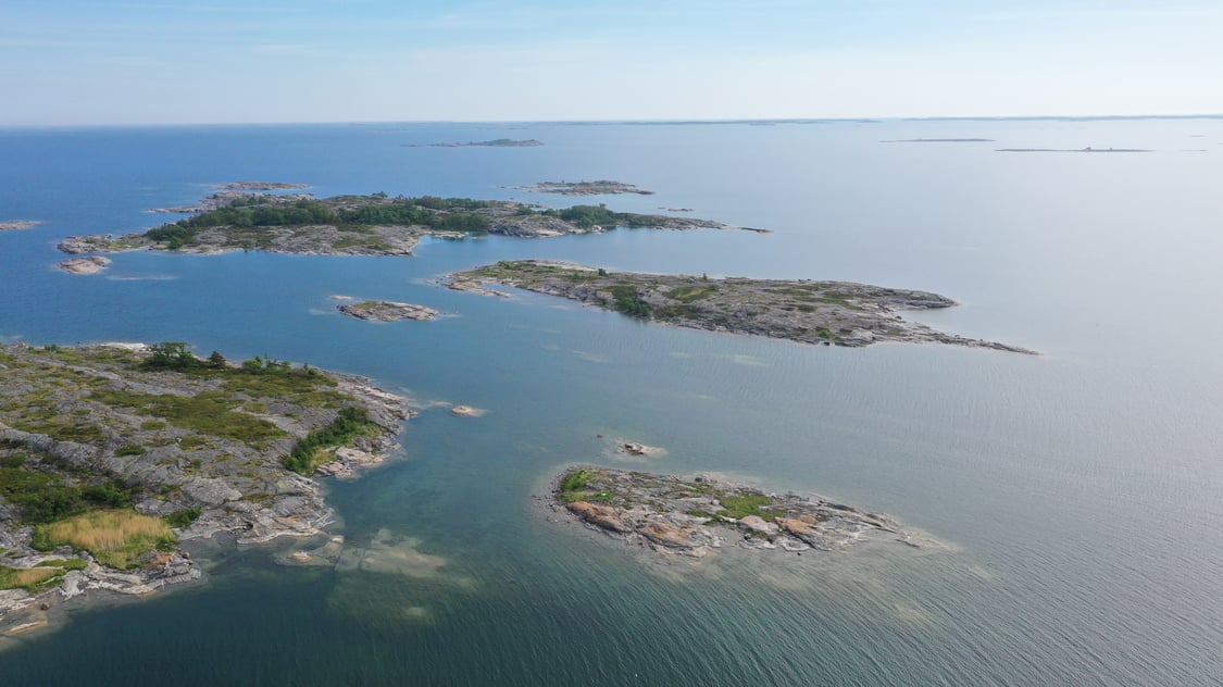 Två holmar, ett stort strandområde och sju mindre holmar/bergsklackar samtliga i Kumlinge