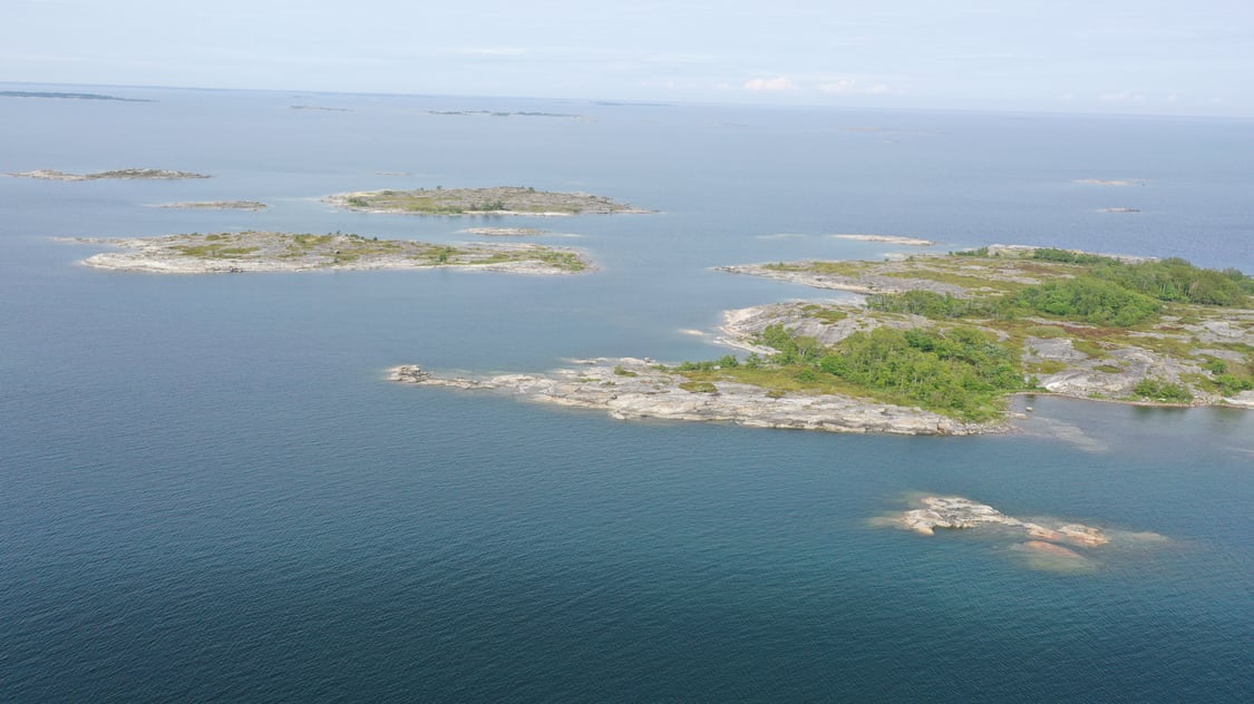 Två holmar, ett stort strandområde och sju mindre holmar/bergsklackar samtliga i Kumlinge
