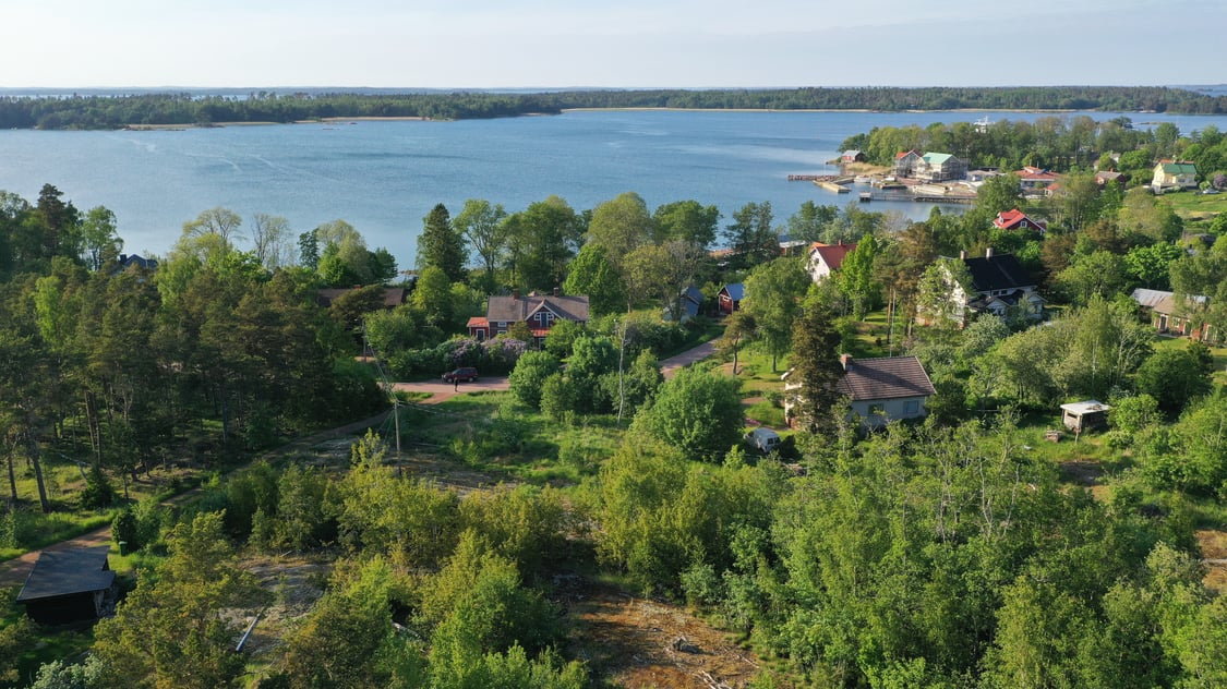 Bostadstomt centralt i Degerby, Föglö