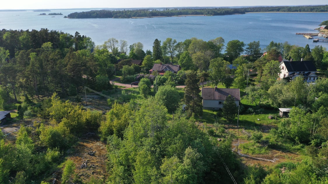 Bostadstomt centralt i Degerby, Föglö