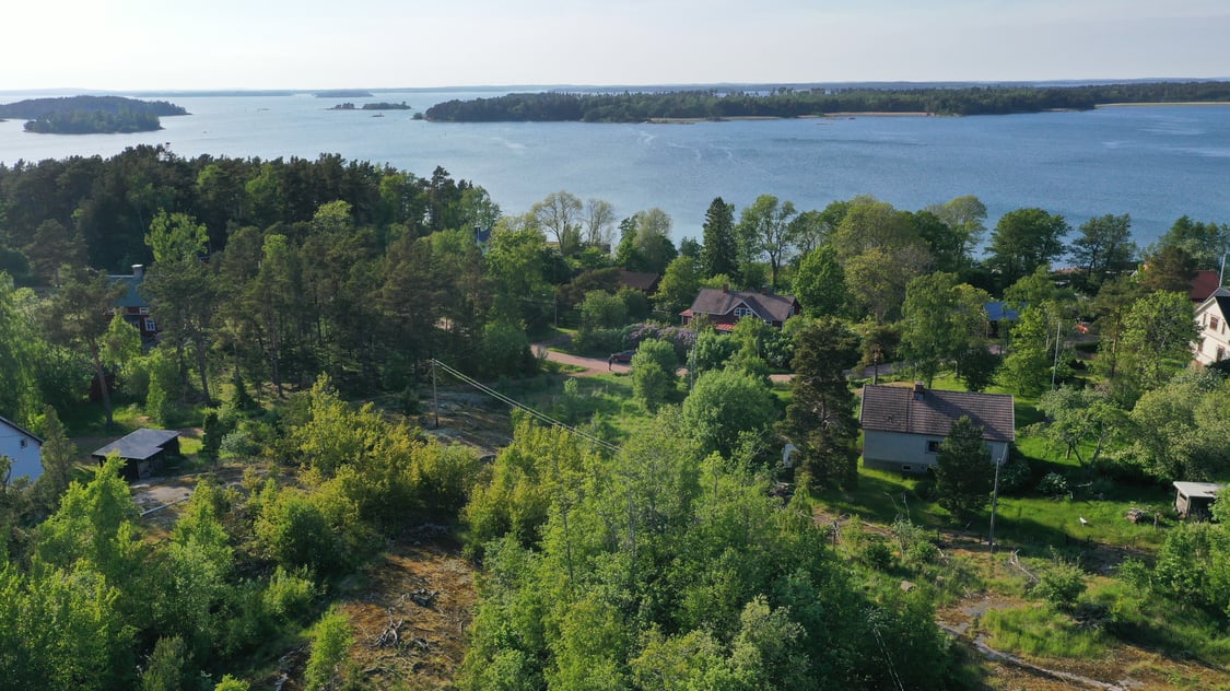 Bostadstomt centralt i Degerby, Föglö