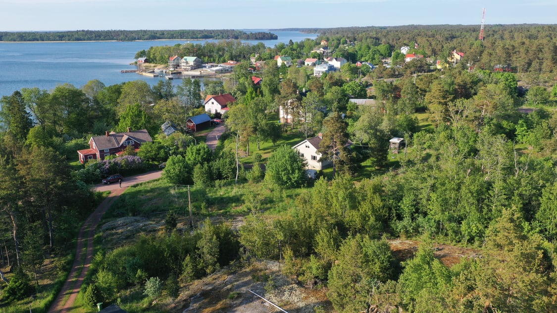 Bostadstomt centralt i Degerby, Föglö