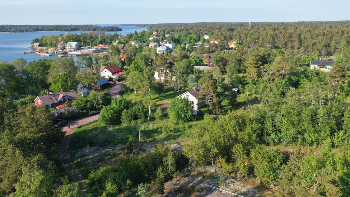 Bostadstomt centralt i Degerby, Föglö